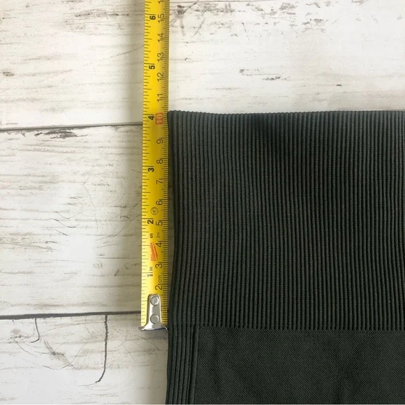 LULULEMON Women’s Green Sculpt Mid-Rise Seamless Bike Short Size 8 - Picture 10 of 10